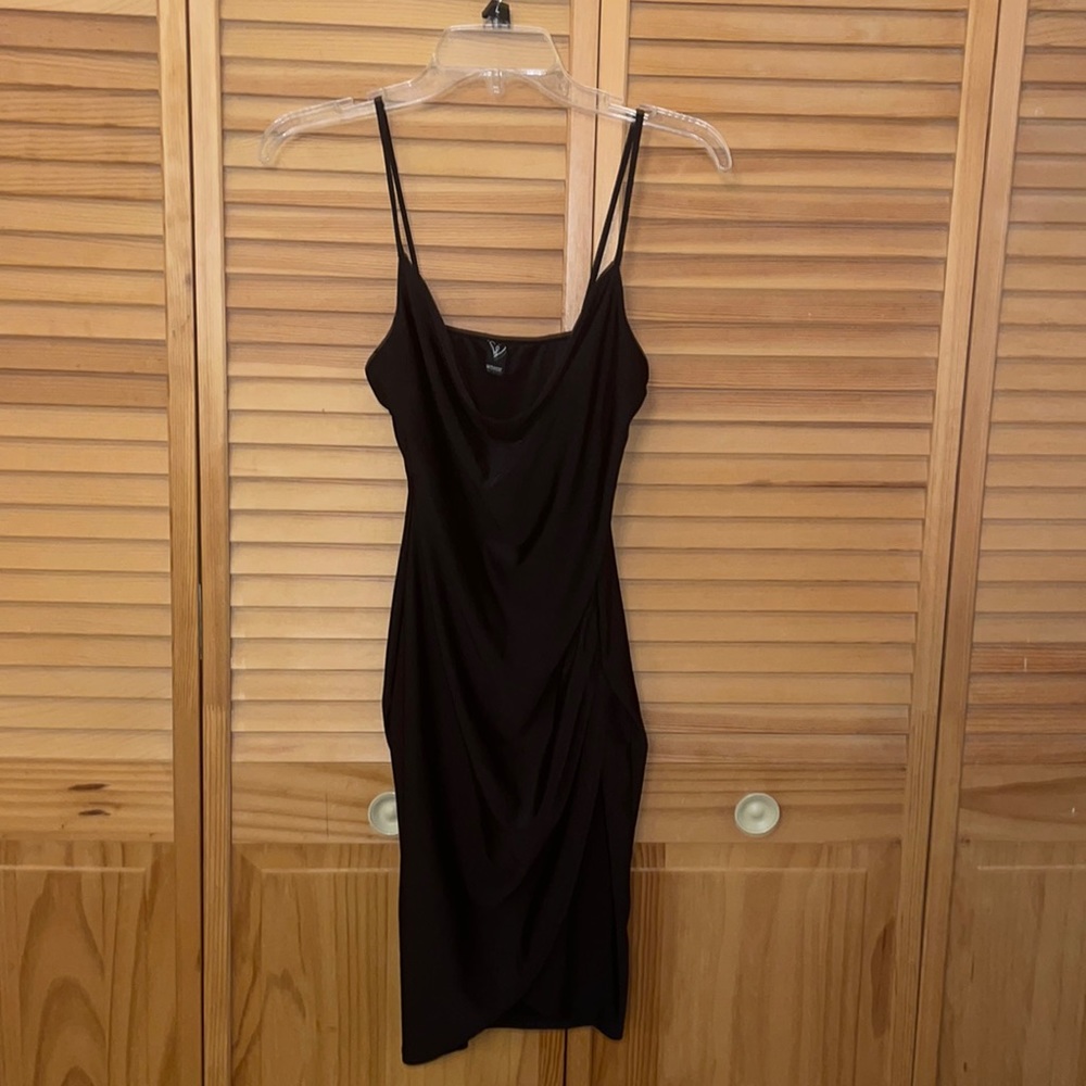 Black Loose Bandage Straight Neck Windsor Dress with side cutout.